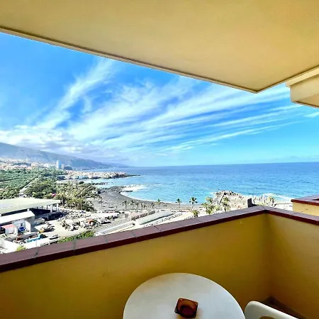 Apartment With Ocean Views In Playa Jardin