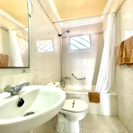 Apartment With Ocean Views In Playa Jardin *